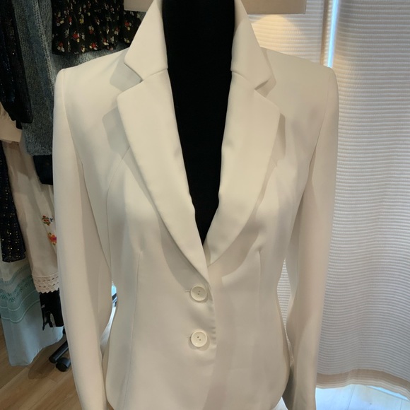 White Blazer bought in boutique. - Picture 4 of 10